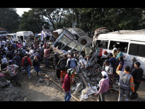 Sale a 19 il bilancio delle vittime dell'attentato nel Cauca, in Colombia