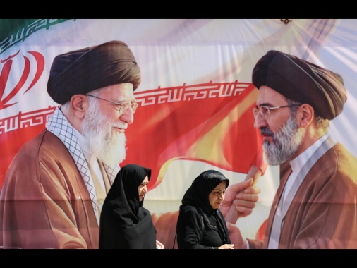 Trump, il sistema petrolifero iraniano rischia di esplodere in tre giorni