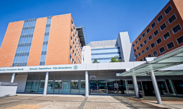 La testimonianza arriva dal parente di una paziente ricoverata nel reparto di Oncologia dell’Ospedale di Circolo di Varese, al sesto piano del monoblocco