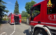Gallarate: fiamme sul tetto, famiglie evacuate