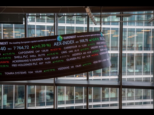 Borsa: l'Europa resiste, listini Usa contrastati, Milano +0,35%