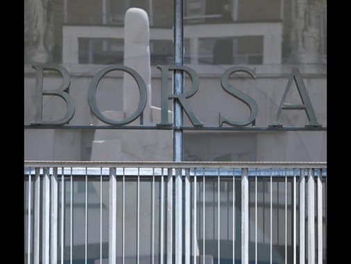 Borsa: Milano riduce il rialzo (+0,2%), corre Saipem, pesa Avio