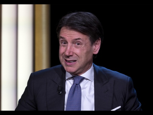 Conte annulla gli appuntamenti, 'devo sottopormi a un intervento chirurgico'
