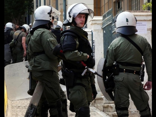 Uomo apre il fuoco al piano terra della Corte d'Appello d'Atene, 4 feriti lievi