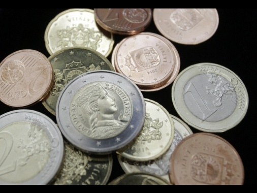 Euro in lieve flessione, scambiato a 1,1703 dollari