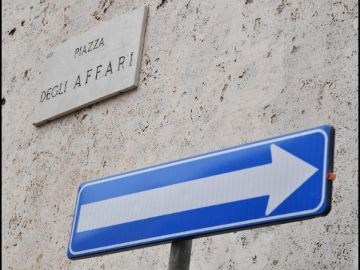 Borsa: Milano apre fiacca (-0,01%), in luce Nexi