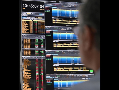 Lo spread tra Btp e Bund su massimi seduta a 83 punti base