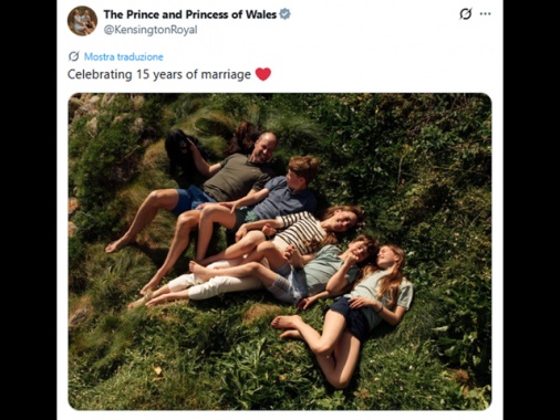 A piedi nudi nel parco, William e Kate celebrano i 15 anni di matrimonio