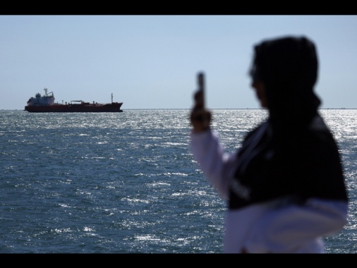 Il Brent a ridosso dei 120 dollari con timori stop a lungo di Hormuz