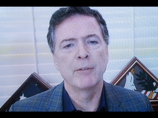 L'ex direttore dell'Fbi James Comey si è costituito in Virginia
