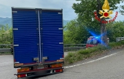 Grantola: Tir bloccato sul tornante, strada chiusa