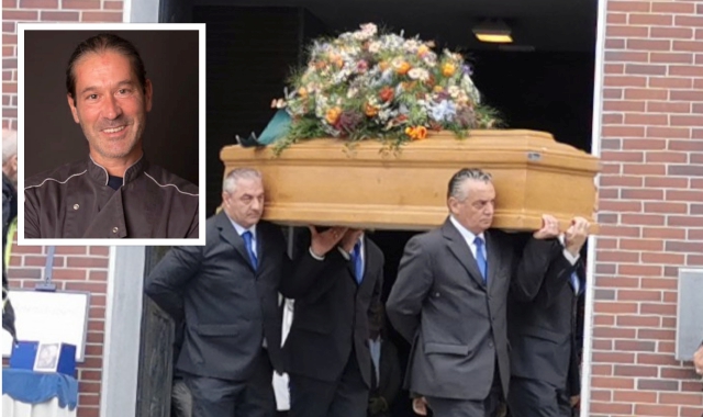 Il feretro all’uscita della chiesa e nel riquadro Roberto Galparoli