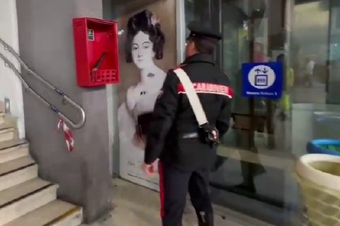 Manette al gambiano violento