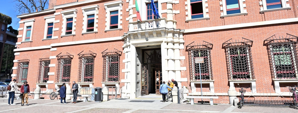 Finse un guasto e rapinò l’automobilista che si fermò ad aiutarla: condannata