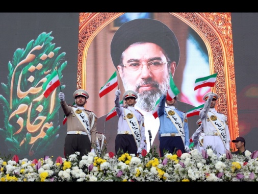 Khamenei, 'l'unico posto per gli Usa nel Golfo Persico è in fondo al mare'