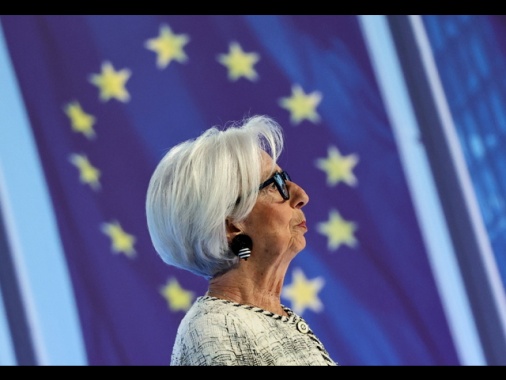 Lagarde, alta incertezza su prospettive economia, pressione su catene fornitura