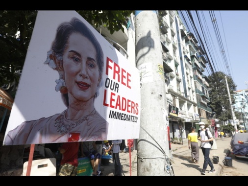 'Aung San Suu Kyi andrà ai domiciliari'