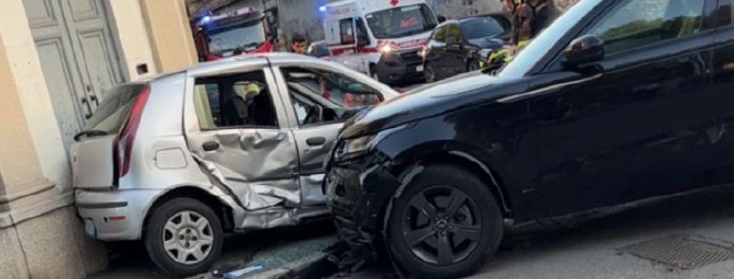 Incidente a Busto: mamma e figlia estratte dall’abitacolo