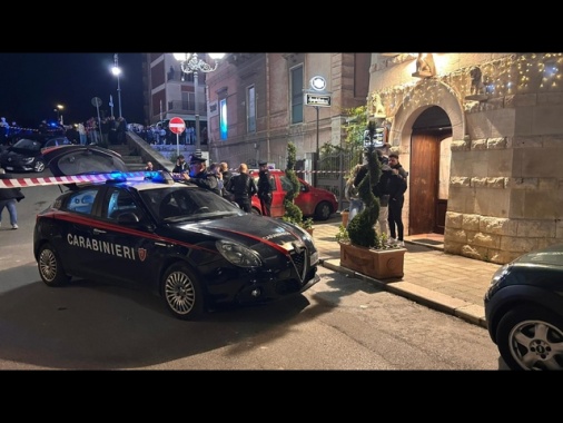 Uomo ucciso a colpi di pistola in ristorante del Barese
