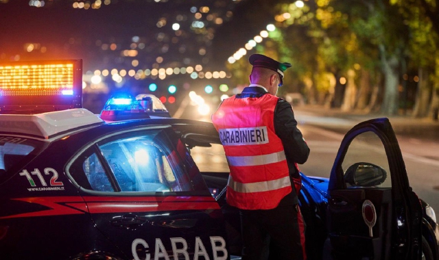Spaccia davanti al campo sportivo: preso dopo la fuga