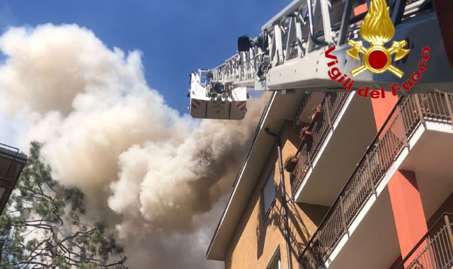 Varese, appartamento a fuoco in via Crispi