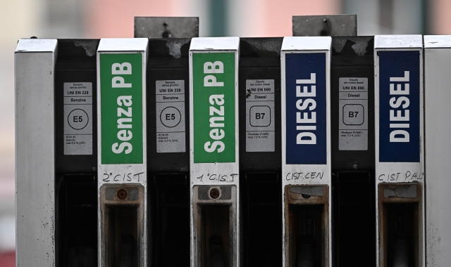 Carburanti, il taglio delle accise si ferma al 10 maggio