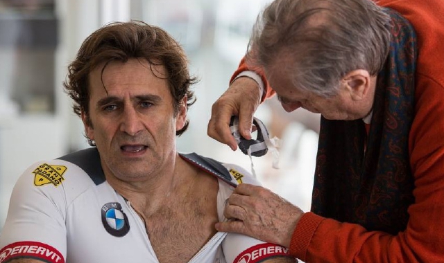  Alex Zanardi con il dottor  Claudio Costa: presentarono il loro libro  nel 2006 a Barasso