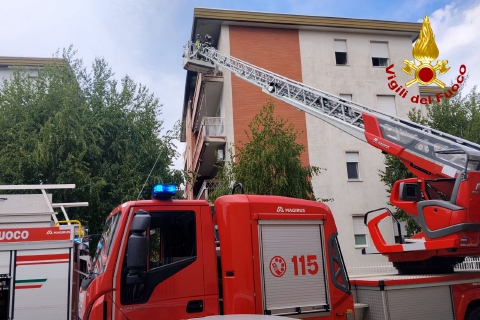 Incendio a Cassano Magnago, evacuata palazzina