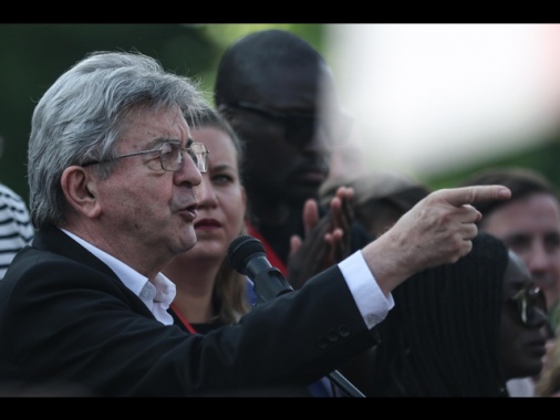 Melenchon si candida alle presidenziali francesi, è ufficiale
