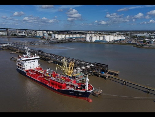 Petrolio in calo, Wti a 101,14 dollari dopo l'annuncio di Trump su Hormuz