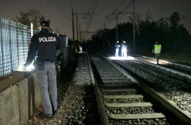 Tragedia sui binari: 26enne perde la vita