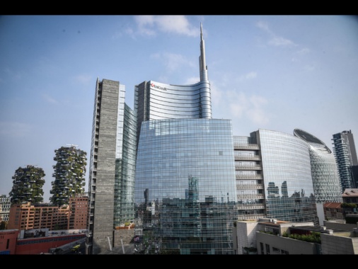 Da Assemblea Unicredit via ad aumento di capitale per ops su Commerz