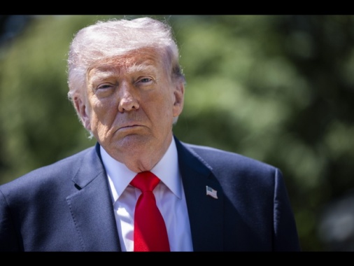 Trump, Iran sarà spazzato via se attacca le navi Usa