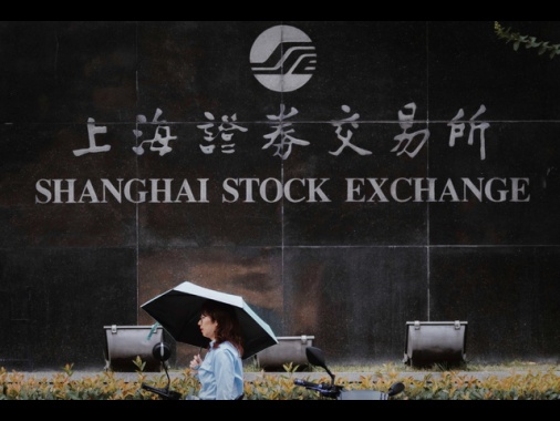 Borsa: in Asia scambi ridotti tra le festività, occhi al Medio Oriente