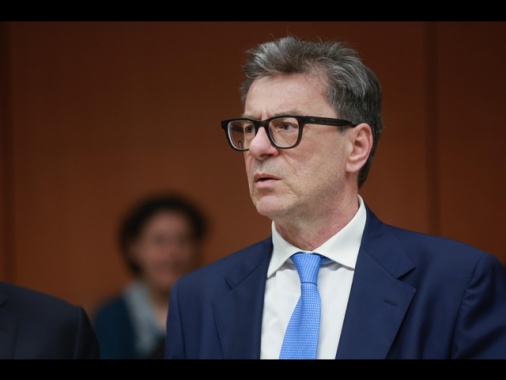 Giorgetti, 'la stabilità è cruciale perché il risparmio diventi investimento'