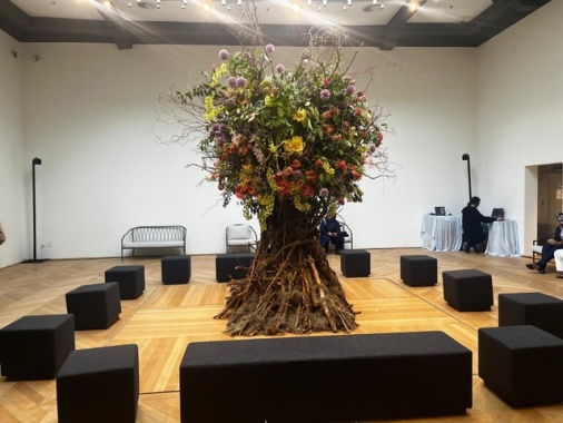 Aperto il Padiglione russo alla Biennale, musica e tanti fiori