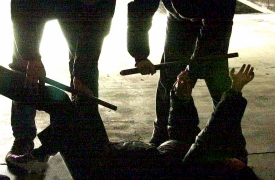 Aggressione selvaggia nel parcheggio della disco