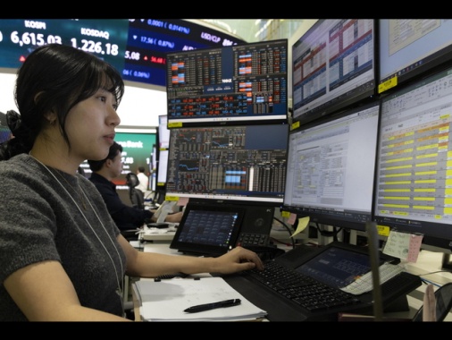 Borsa: l'Asia chiude in rialzo, si guarda al Medio Oriente