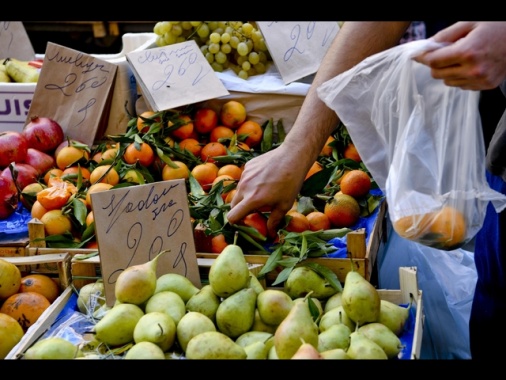 Istat, vendite al dettaglio a marzo +0,8% sul mese, +3,7% sull'anno