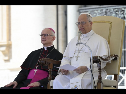 Il Papa, 'la Chiesa deve denunciare il male e annunciare la pace'