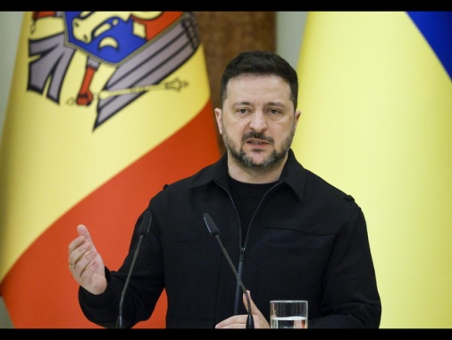 Zelensky, 'Mosca ha violato tregua, agiremo di conseguenza'