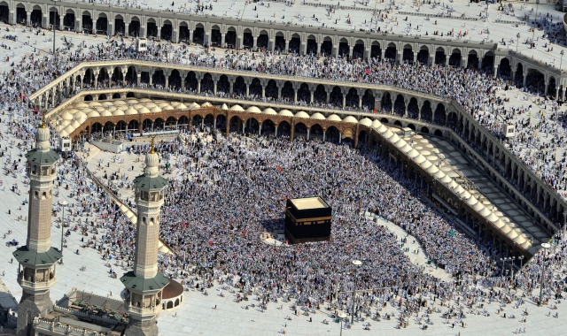 Tra i denunciati anche un uomo che ha pagato 13mila euro per il pellegrinaggio alla Mecca