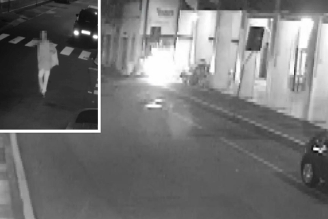Appicca il fuoco in centro: straniero denunciato