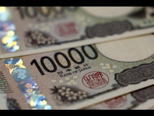 Tokyo torna a sostenere lo yen, spesi 10.000 miliardi di yen sul forex