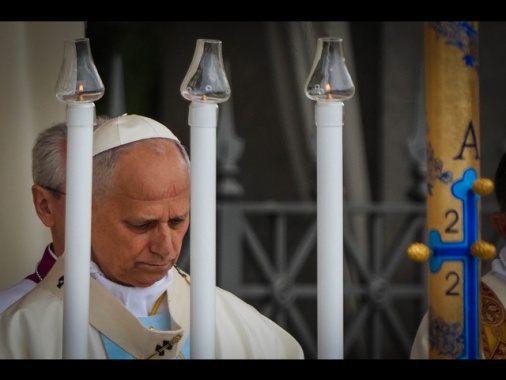 Il Papa, basta guerre, non possiamo rassegnarci alle immagini di morte