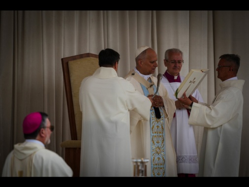 Il Papa nell'anniversario di pontificato, 'io il primo benedetto'