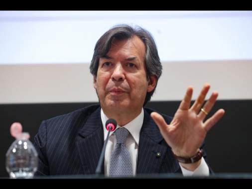 Intesa oltre le attese, l'utile nel trimestre sale a 2,76 miliardi