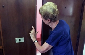 L'oro nel pacchetto di sigarette: finto carabiniere raggira 89enne, tradito dal vicino di casa