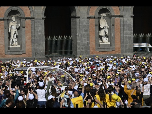 Il Papa da Napoli, non c'è pace senza giustizia