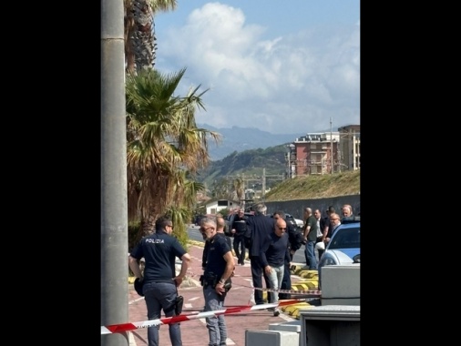 Schiacciato da una colonna di cemento, muore un operaio di 23 anni